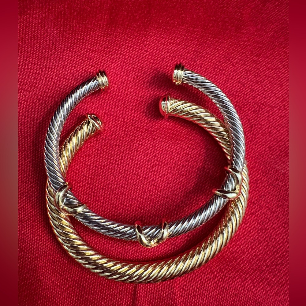 Chunky Cuffs in mixed metal tones! Set of two elegant cuff bangles.